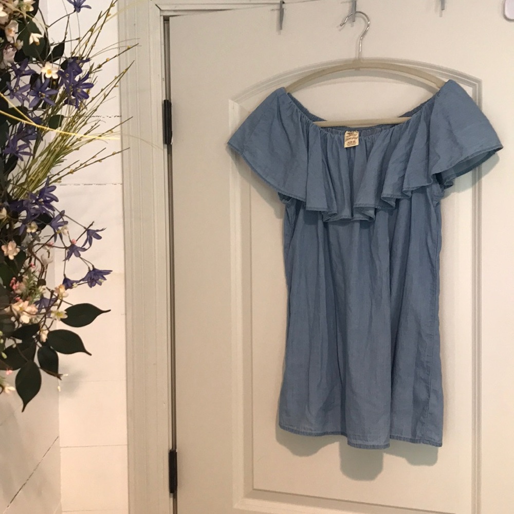Flutter sleeve cotton top